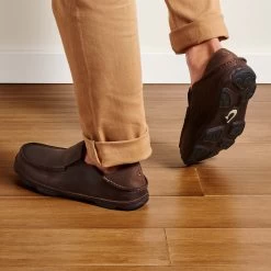OluKai Moloā - Dark Wood / Dark Java -Shoe Style Sales 10128 6348 102 M Moloa DkwDkj Web Opt