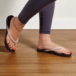 OluKai Ho‘ōpio - Petal Pink Metallic / Black 12 OluKai Ho‘ōpio - Petal Pink Metallic / Black -Shoe Style Sales 20294 NK40 102 W Ho Opio PepmBlk Web Opt