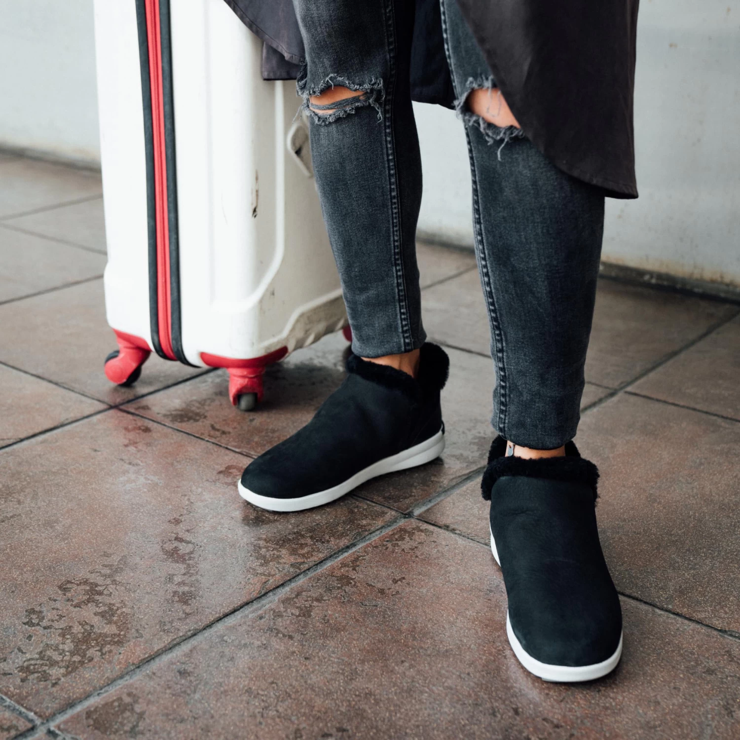 OluKai Mālua Hulu - Onyx / Mist Grey 4 OluKai Mālua Hulu - Onyx / Mist Grey - Image 2