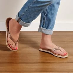 OluKai Honu - Pink Copper / Sahara 11 OluKai Honu - Pink Copper / Sahara -Shoe Style Sales 20436 6FFM 102 W Honu PcopSah Web Opt