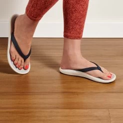 OluKai Pī‘oe - Trench Blue / Mist Grey 11 OluKai Pī‘oe - Trench Blue / Mist Grey -Shoe Style Sales 20443 DEDW 102 W Pi oe TrbMgr Web Opt