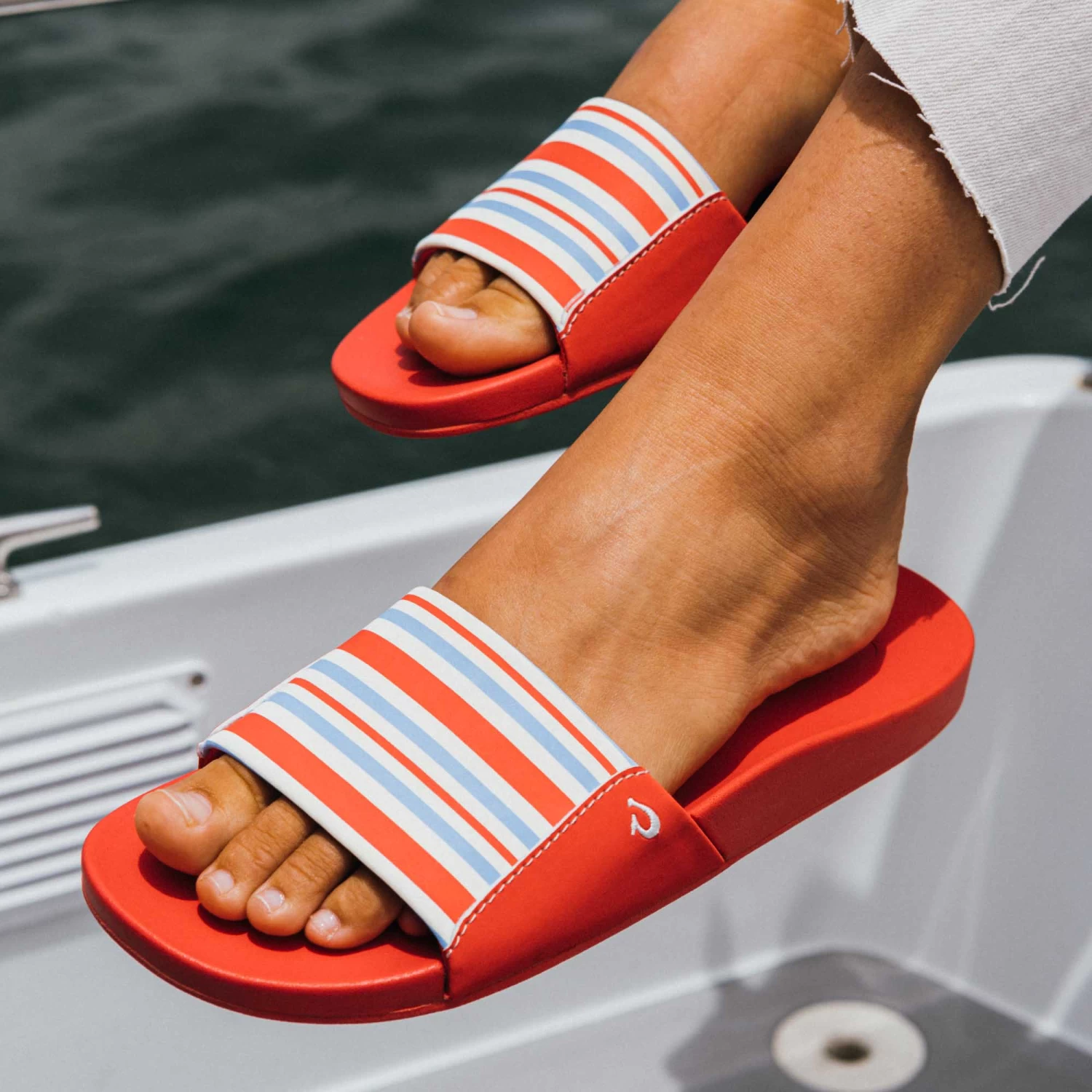 OluKai Kīpuni - Lehua Flower / Stripe 4 OluKai Kīpuni - Lehua Flower / Stripe - Image 2